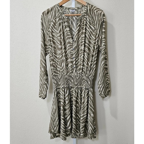 Rails Dresses & Skirts - RAILS Women's Jasmine Safari Wild Cat V Neck Smocked Long Sleeve Mini Dress sz M